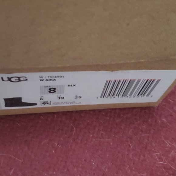 Ugg size 8 sneaker boots - Picture 6 of 7